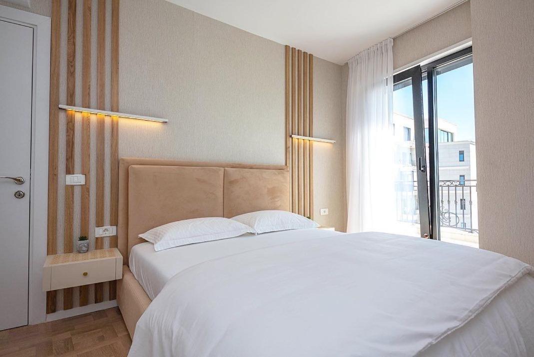 Green Terrace Square View Тирана Екстериор снимка