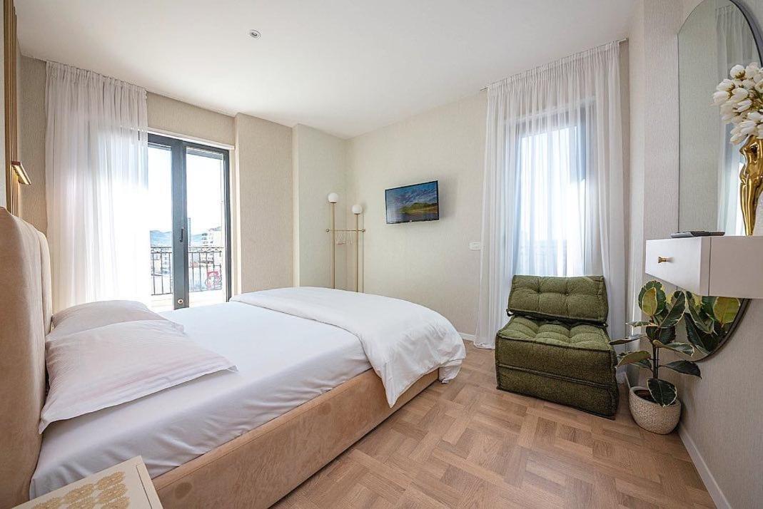 Green Terrace Square View Тирана Екстериор снимка